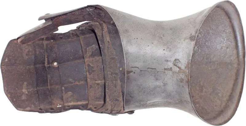 A RARE MILANESE RIGHT GAUNTLET C.1510