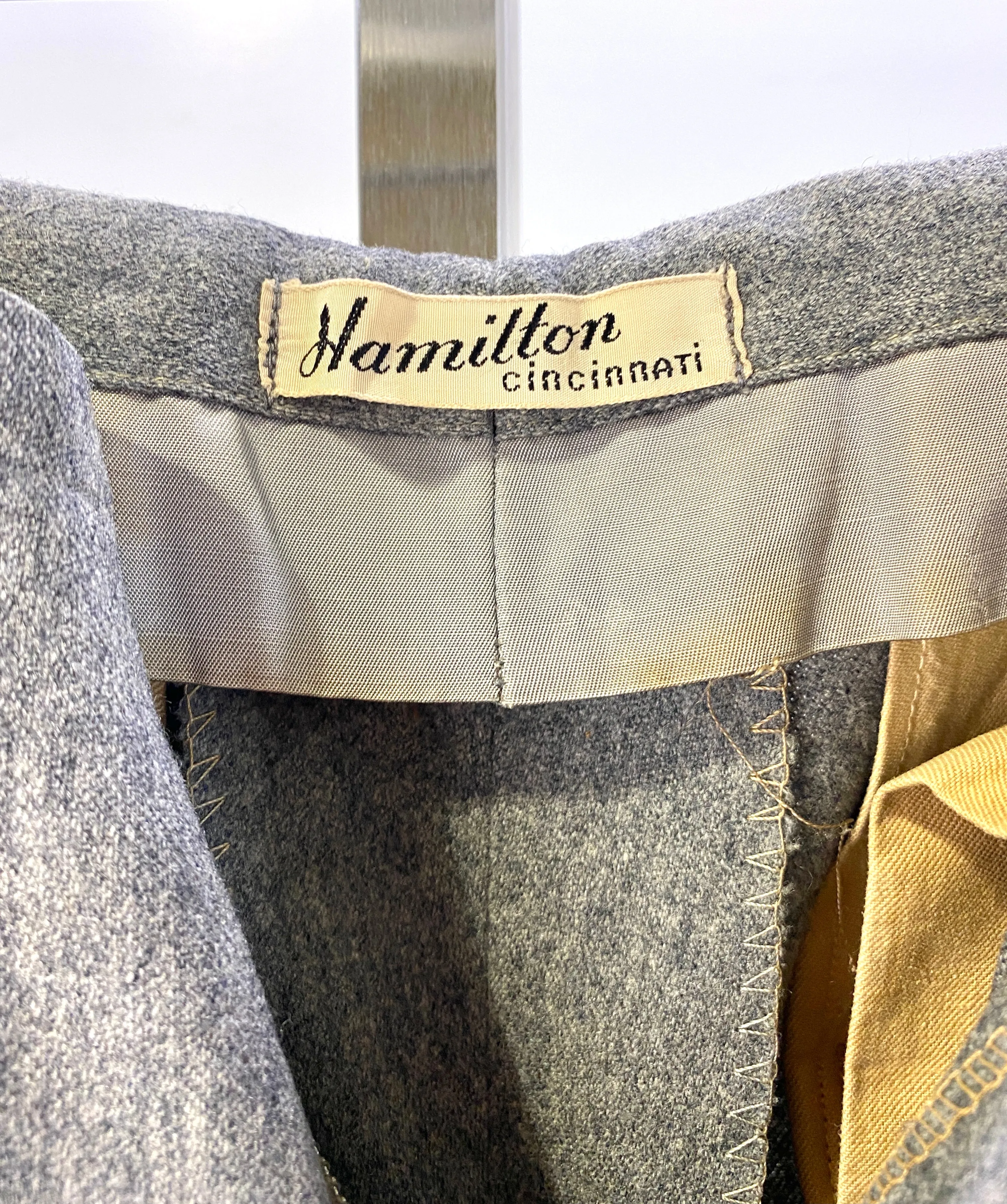 Early 1950s Vintage Grey Wool Flannel Men's 2-Piece Suit, Hamilton Cincinnati, C40T