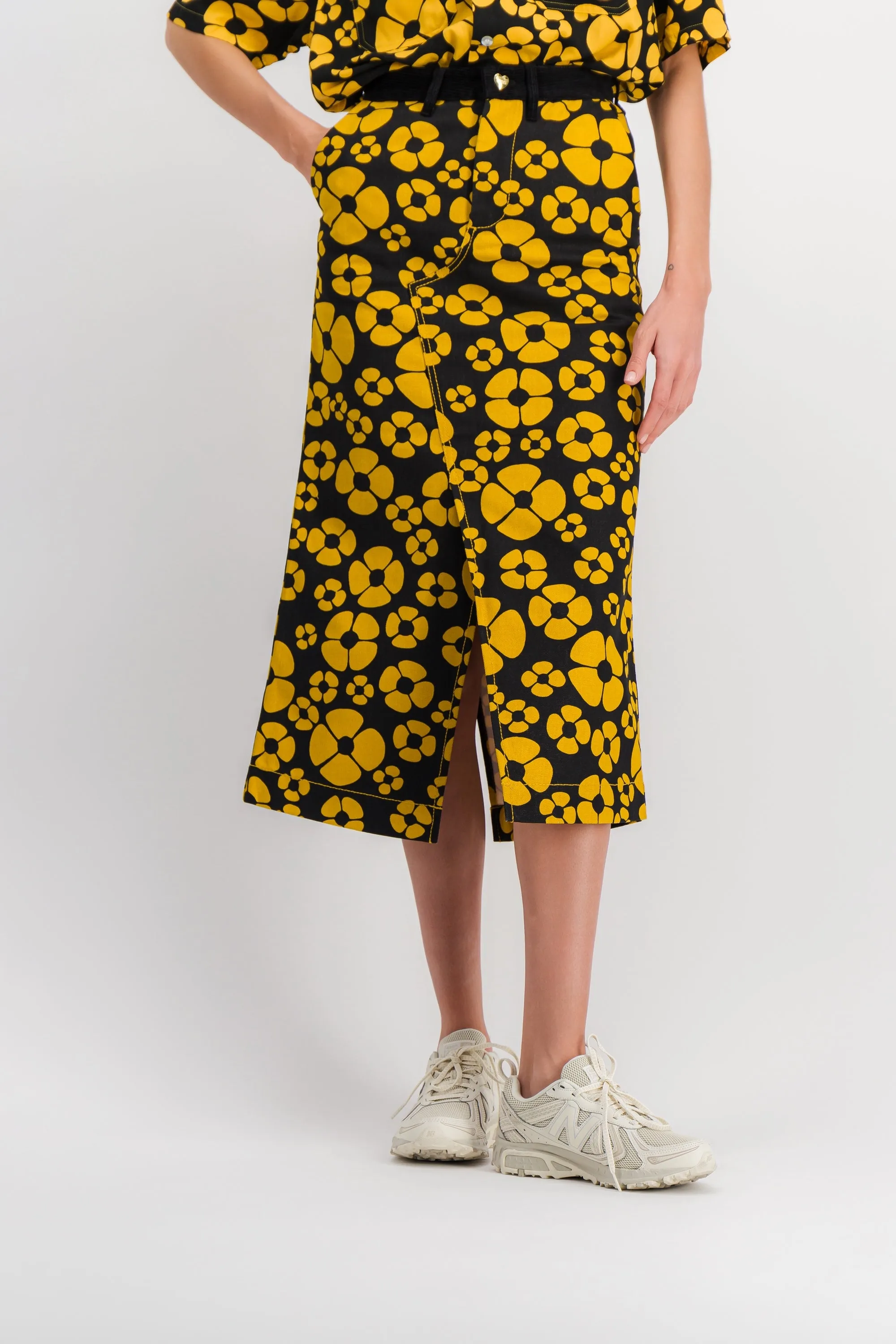 Yellow-black flower printed midi skirt with front slit